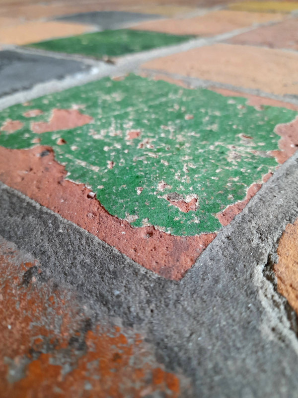 oude tegels in het klooster van ter apel